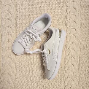 NWOT White/Gold Puma Sneaker